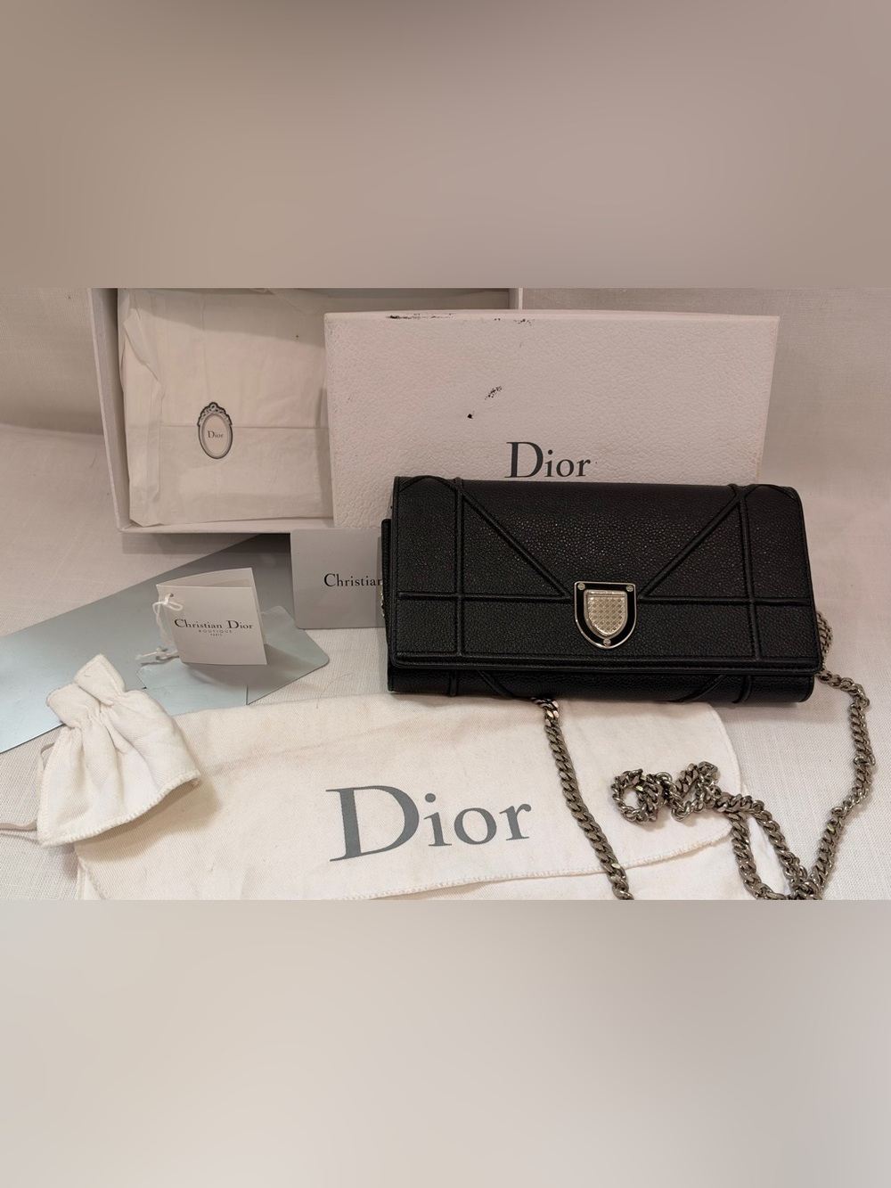Dior wallet on chain Diorama collection. Quilted leather black and silver chain